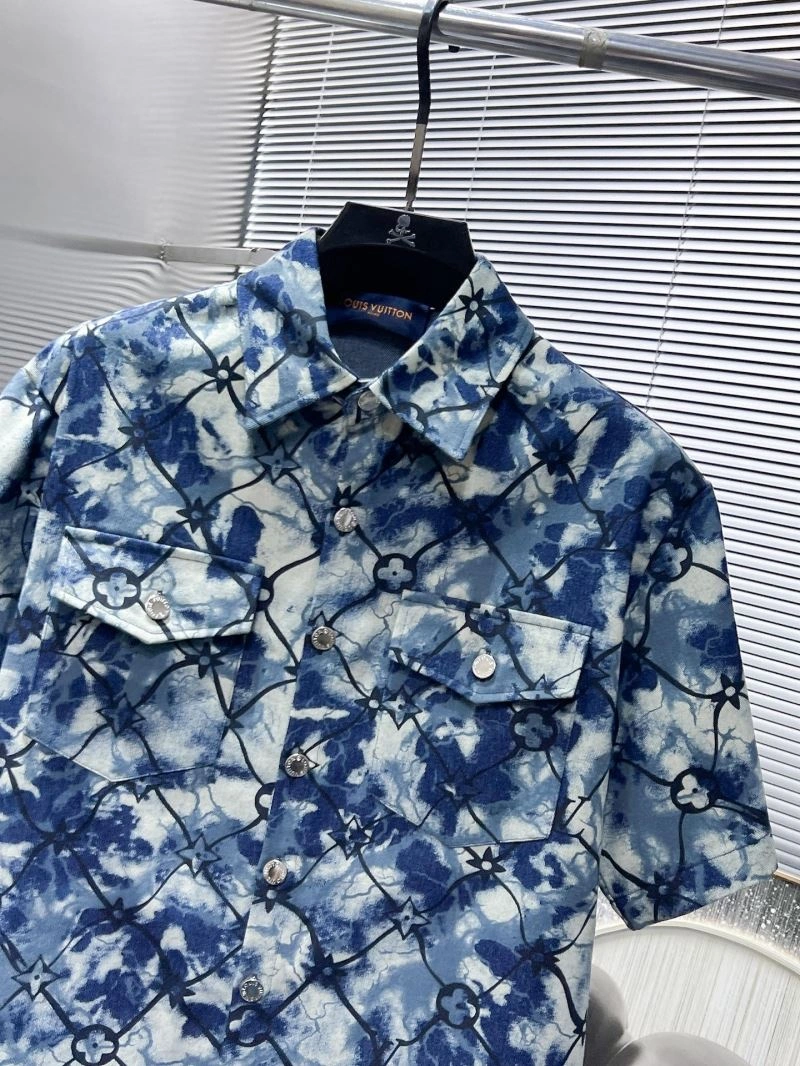 Louis Vuitton Short Suits Compact 135740