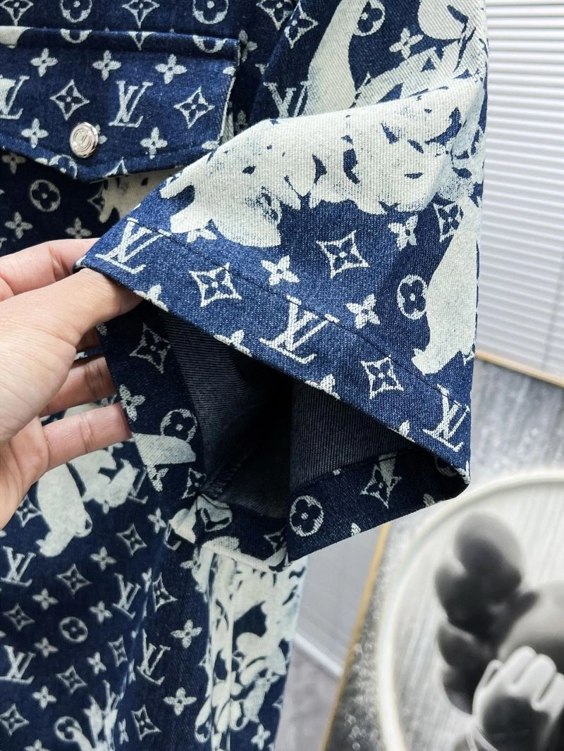 NewStyle Louis Vuitton Short Suits 135734