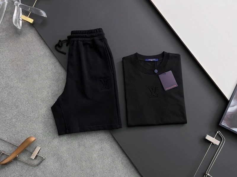 Popular Louis Vuitton Short Suits 135728