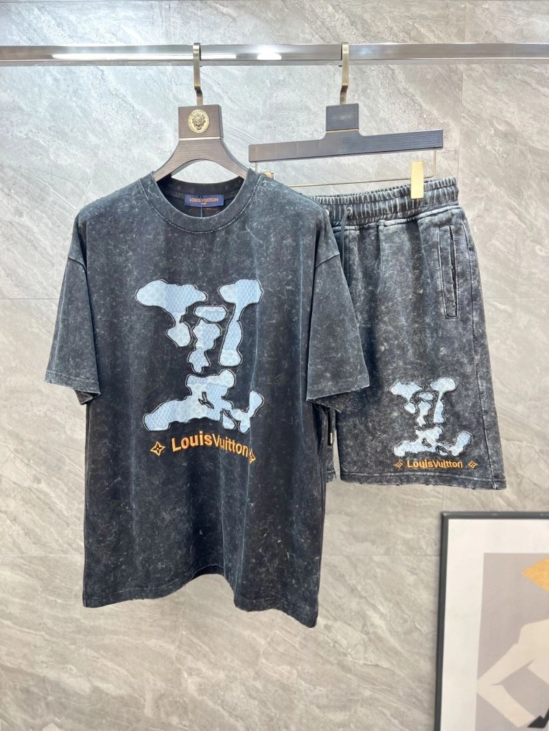 Trendy Louis Vuitton Short Suits 135733