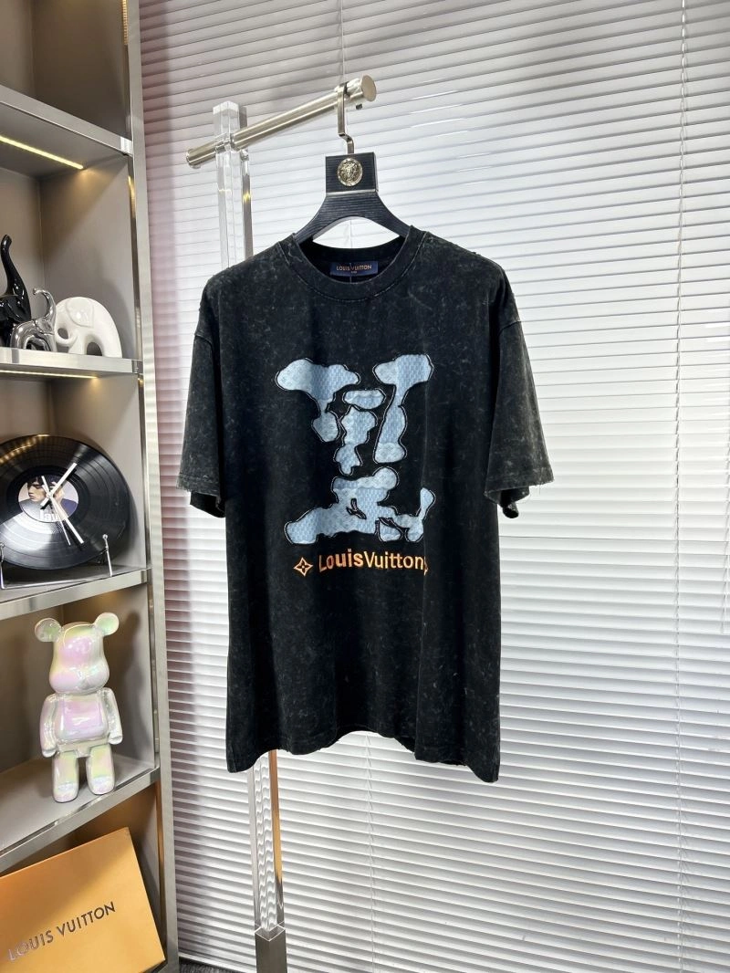 Seasonal Louis Vuitton Short Suits 135746
