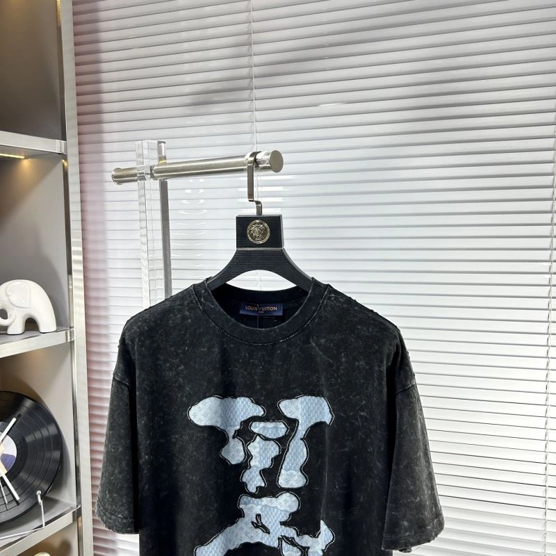 Seasonal Louis Vuitton Short Suits 135746