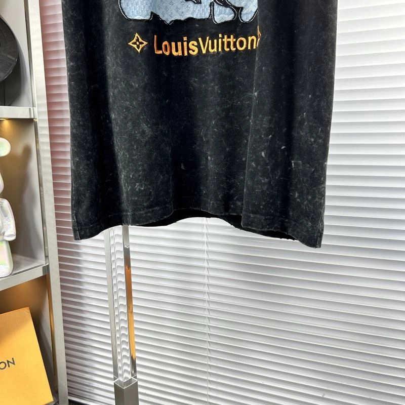 Seasonal Louis Vuitton Short Suits 135746