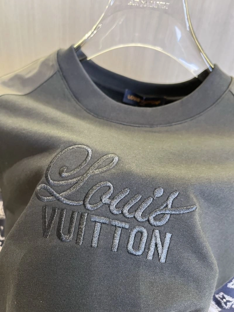 Neat Louis Vuitton Short Suits 134803