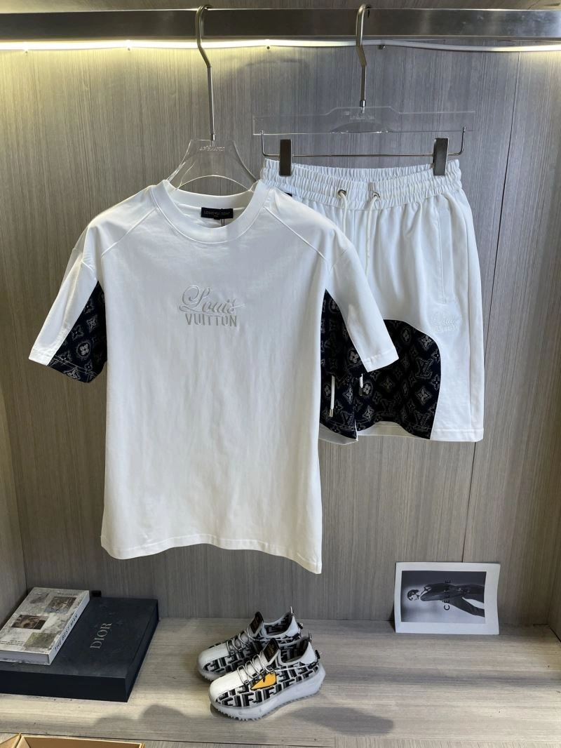 Reliable Louis Vuitton Short Suits 134808