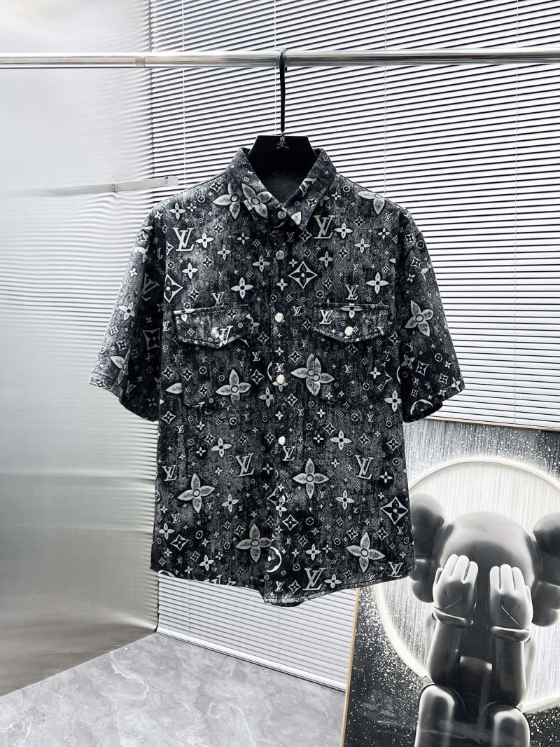Louis Vuitton Short Suits Sleek 134816