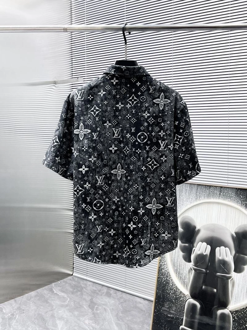 Louis Vuitton Short Suits Sleek 134816