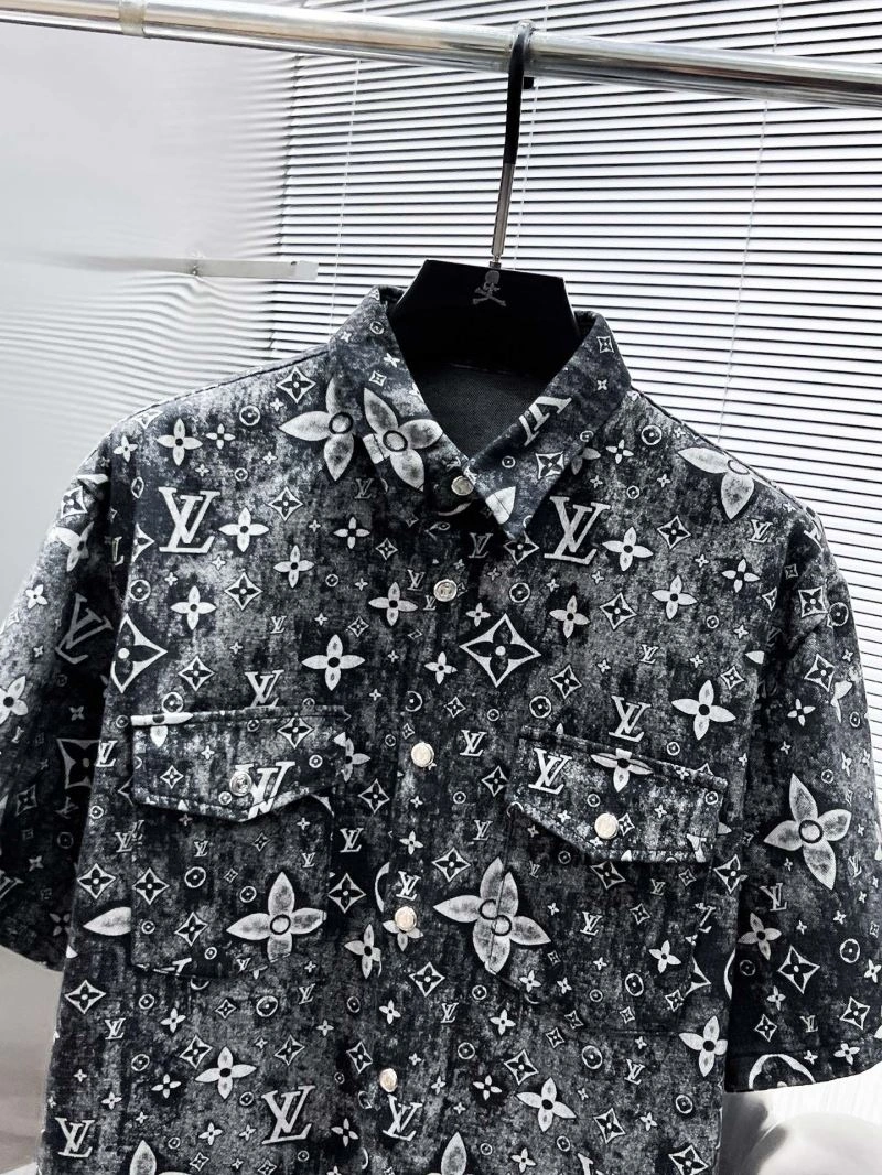 Louis Vuitton Short Suits Sleek 134816