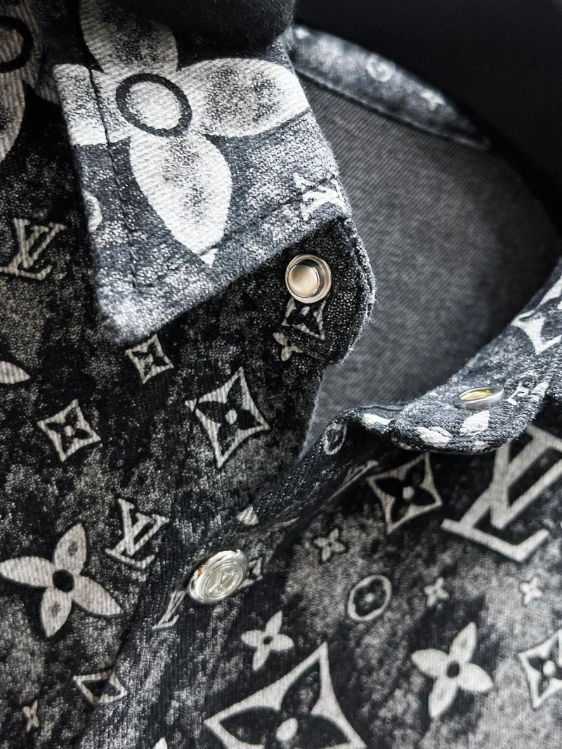 Louis Vuitton Short Suits Sleek 134816