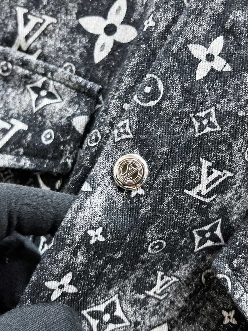 Louis Vuitton Short Suits Sleek 134816
