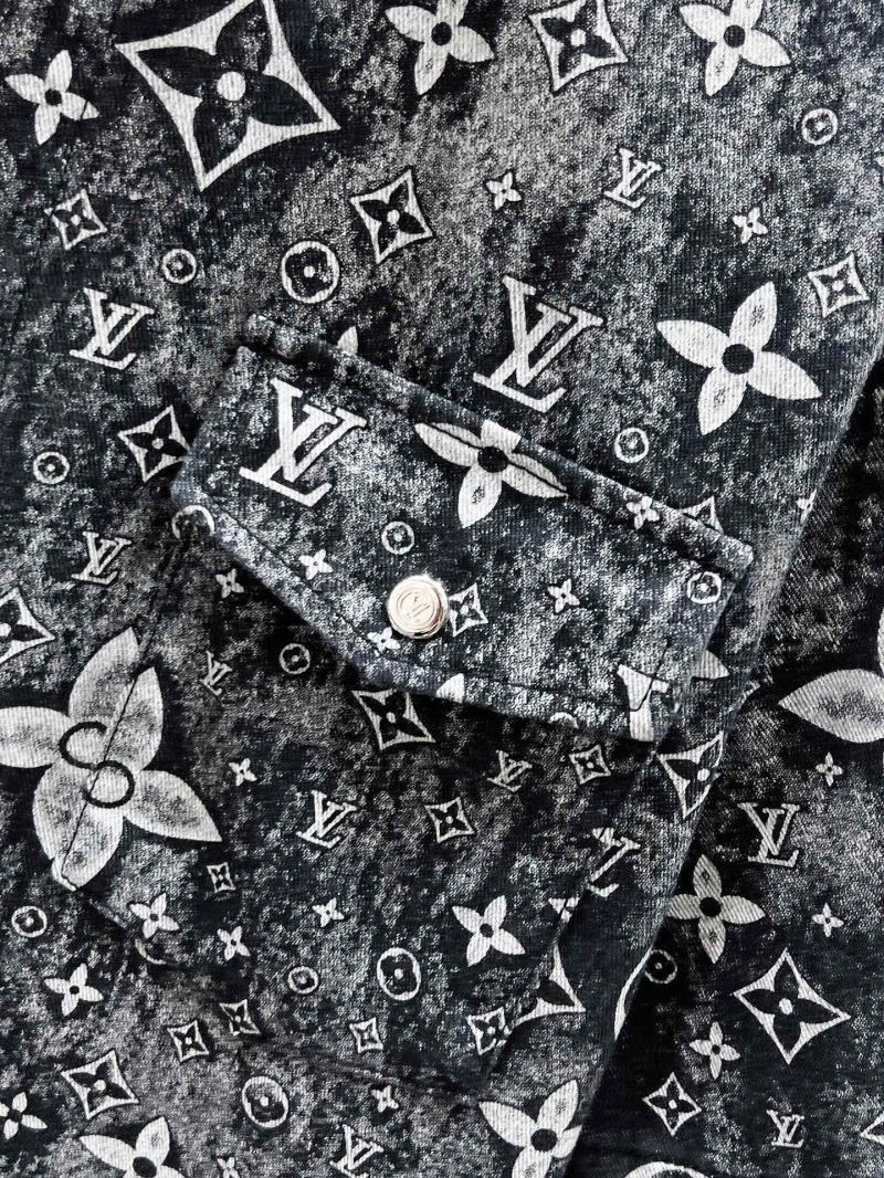 Louis Vuitton Short Suits Sleek 134816