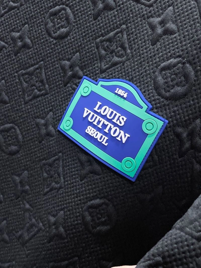 Affordable Louis Vuitton Short Suits 134795