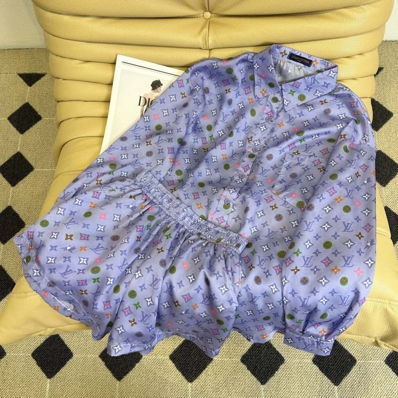 Louis Vuitton Short Suits Comfortable 131381