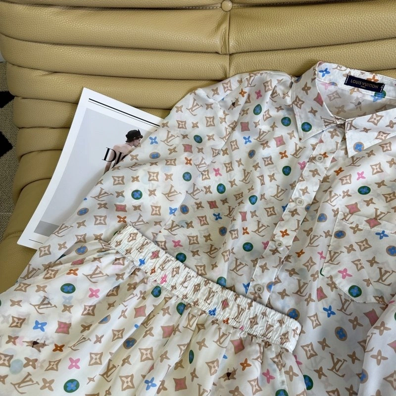 Louis Vuitton Short Suits Comfortable 131381