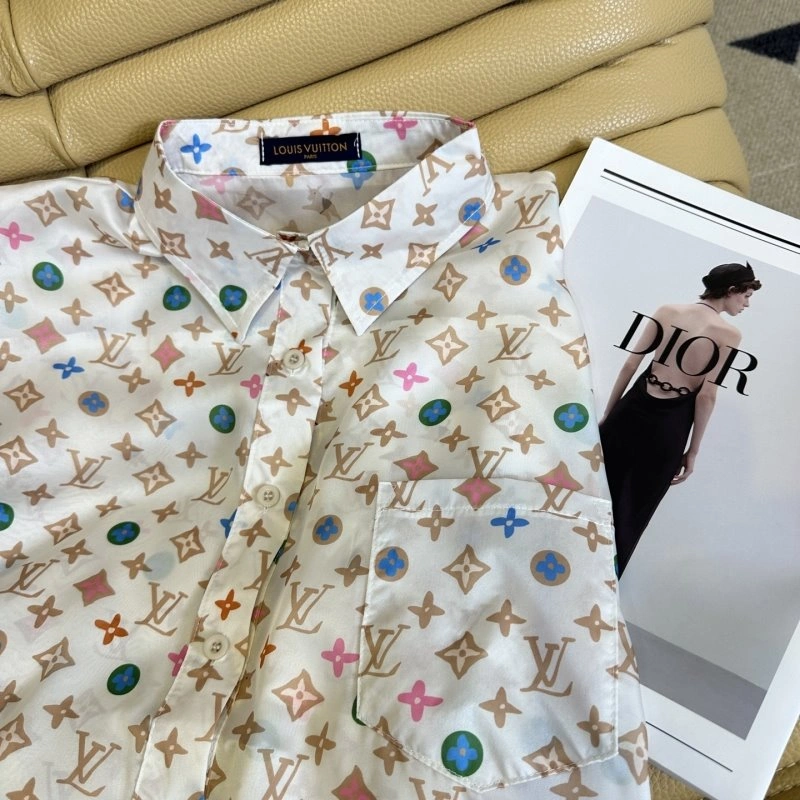 Louis Vuitton Short Suits Comfortable 131381