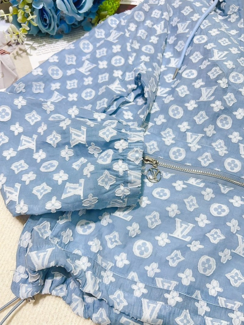 ModernLook Louis Vuitton Short Suits 131386