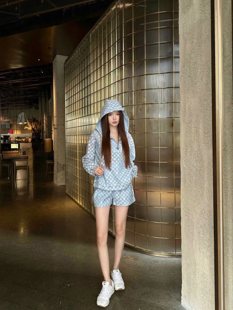 ModernLook Louis Vuitton Short Suits 131386