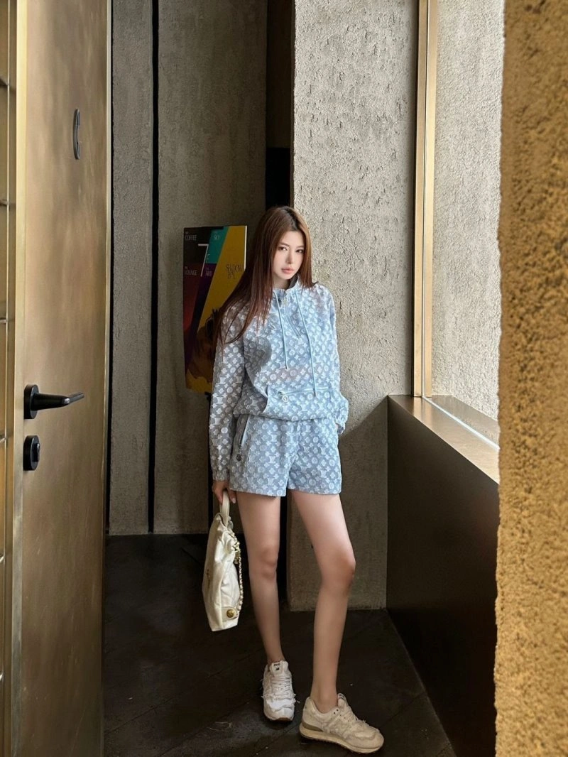 ModernLook Louis Vuitton Short Suits 131386