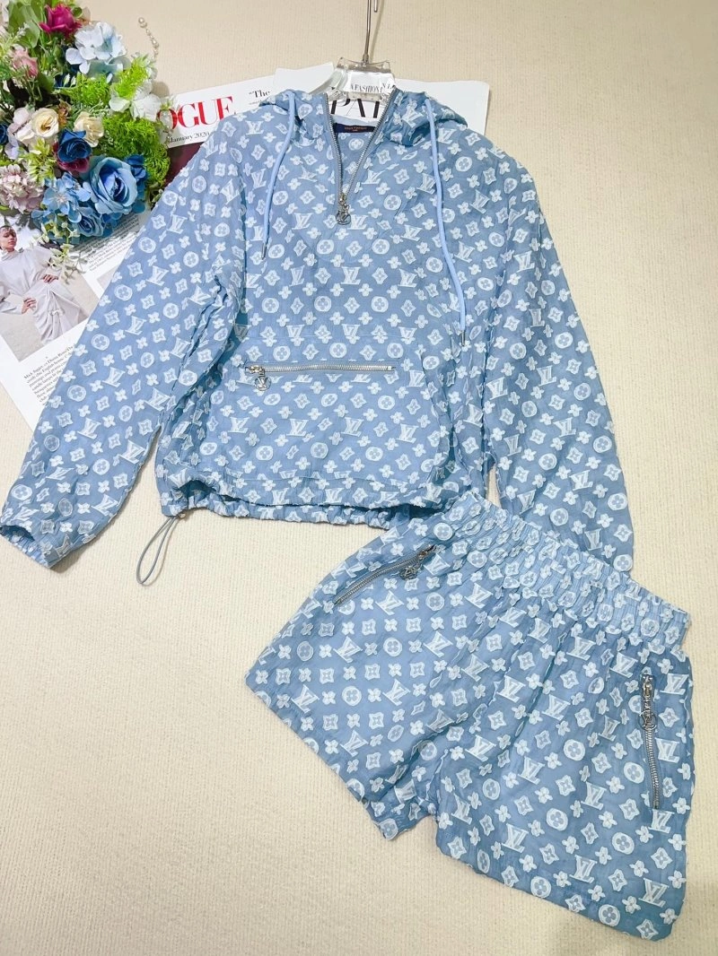 ModernLook Louis Vuitton Short Suits 131386