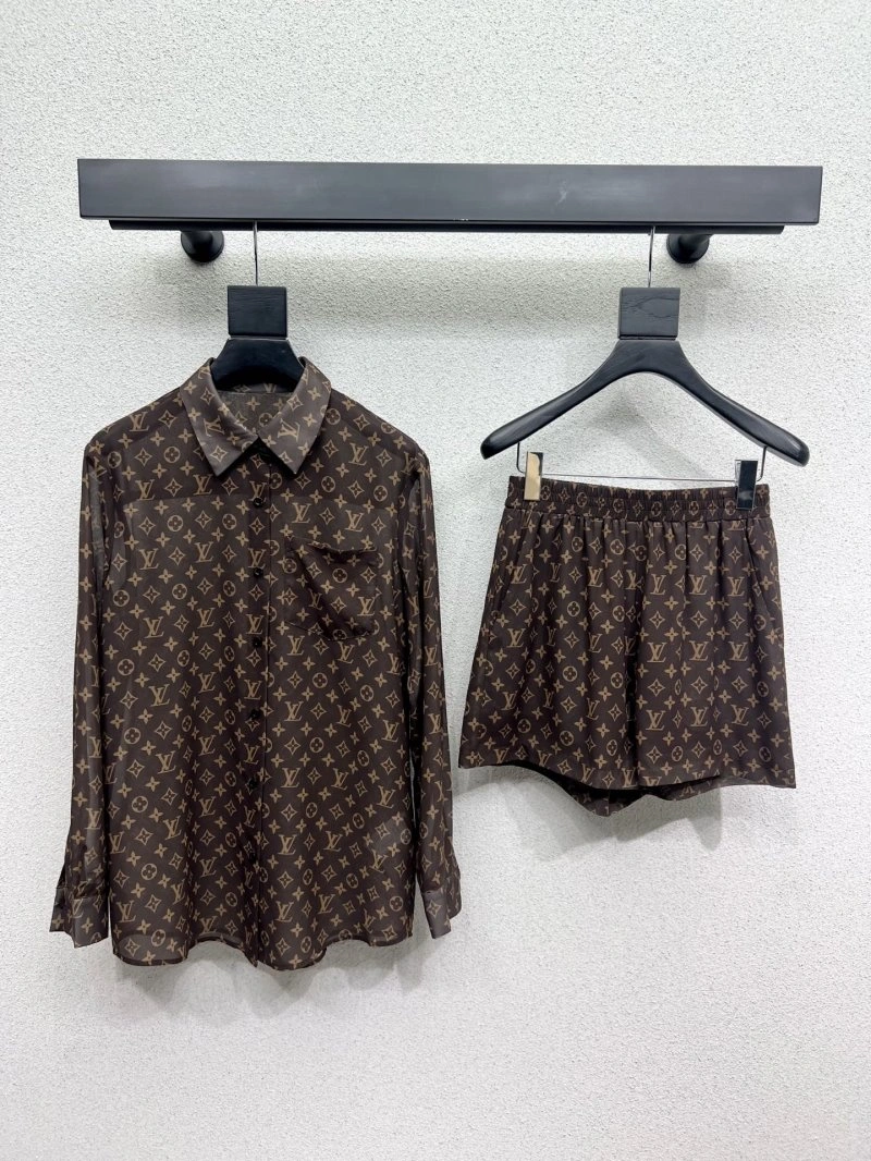 ComfortFit Louis Vuitton Short Suits 131370