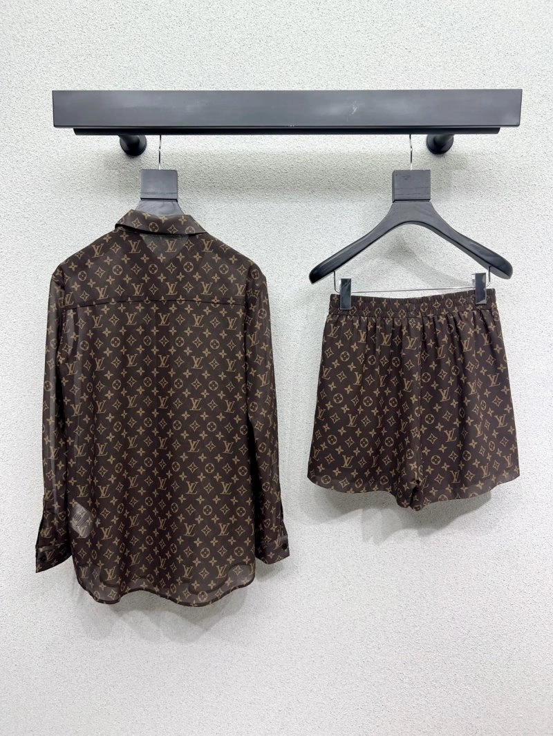 ComfortFit Louis Vuitton Short Suits 131370