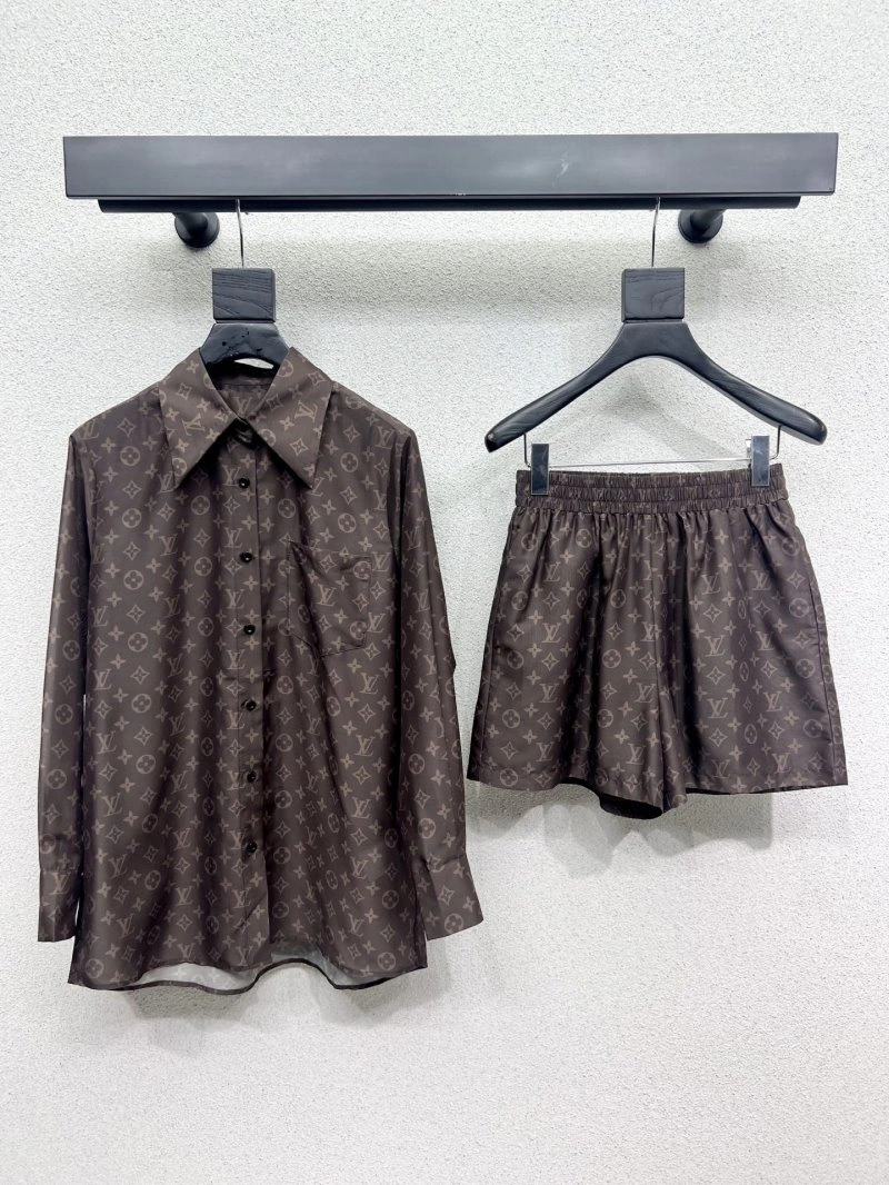 Colorful Louis Vuitton Short Suits 131380