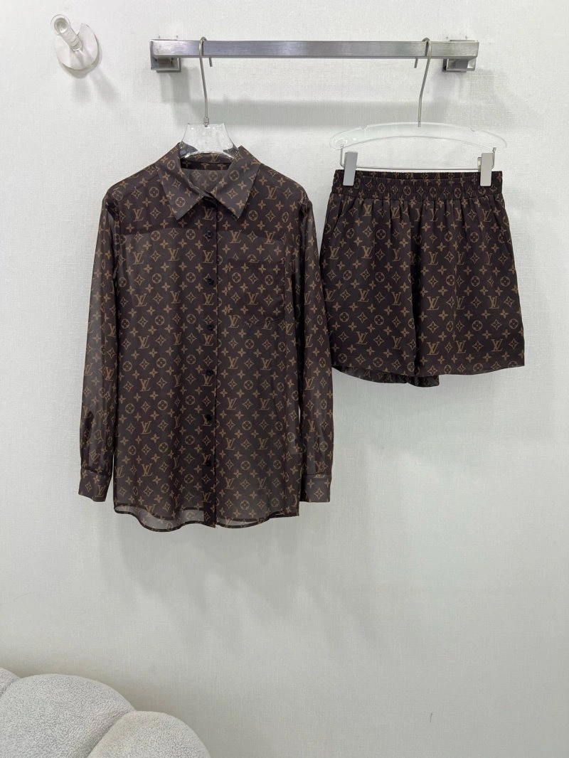 Elegant Louis Vuitton Short Suits 131368