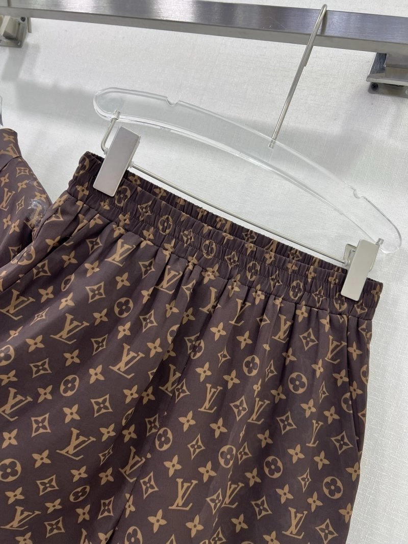 Elegant Louis Vuitton Short Suits 131368