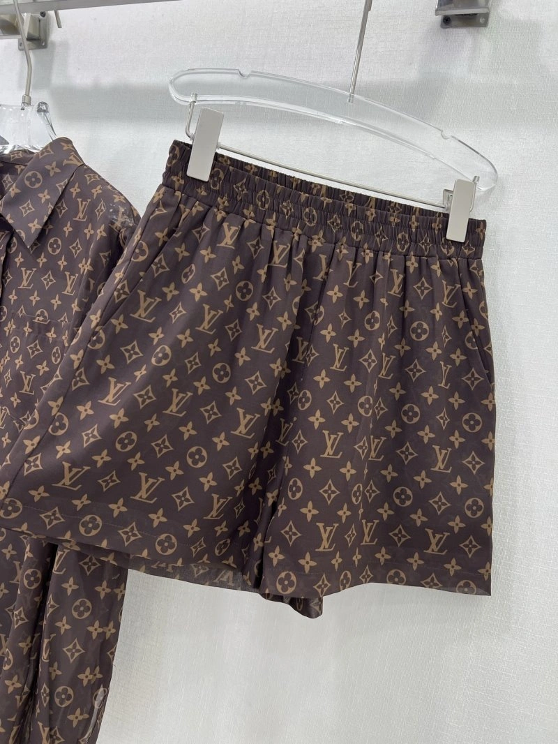 Elegant Louis Vuitton Short Suits 131368