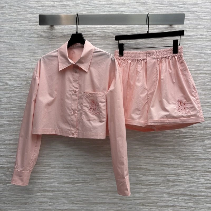 Affordable Louis Vuitton Short Suits 131372