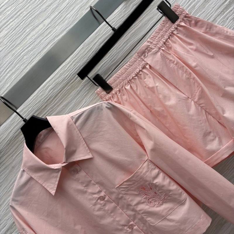 Affordable Louis Vuitton Short Suits 131372