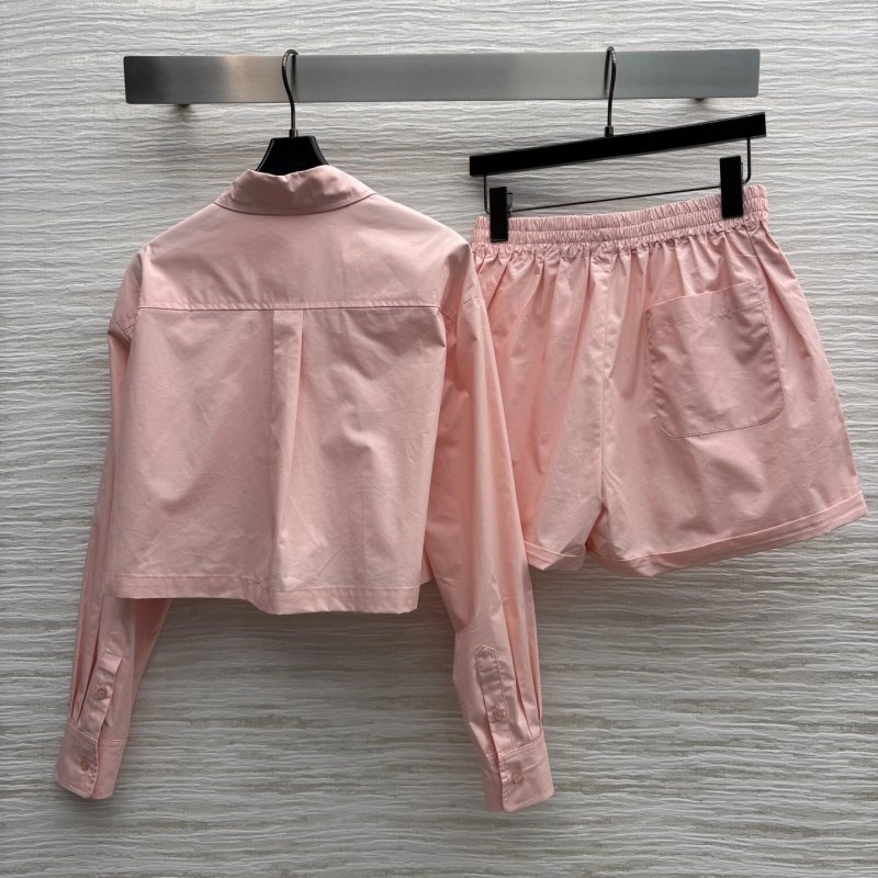 Affordable Louis Vuitton Short Suits 131372