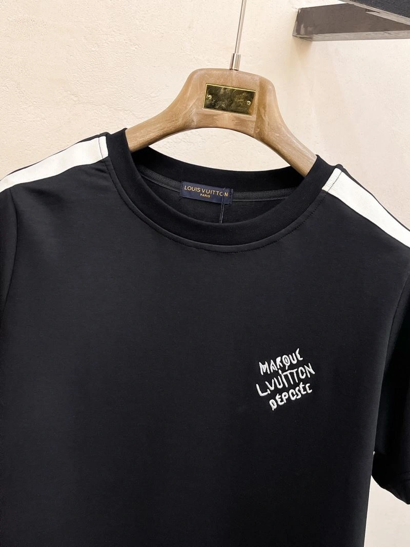 DailyWear Louis Vuitton Short Suits 133679