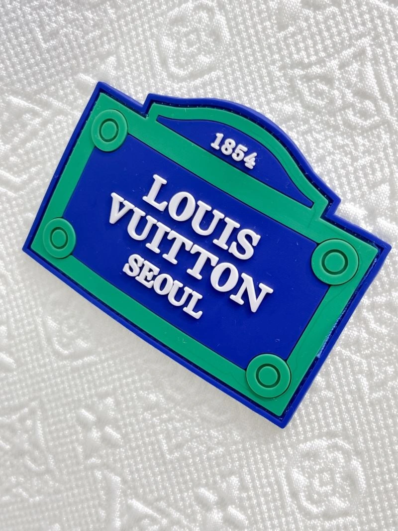 Affordable Louis Vuitton Short Suits 132692