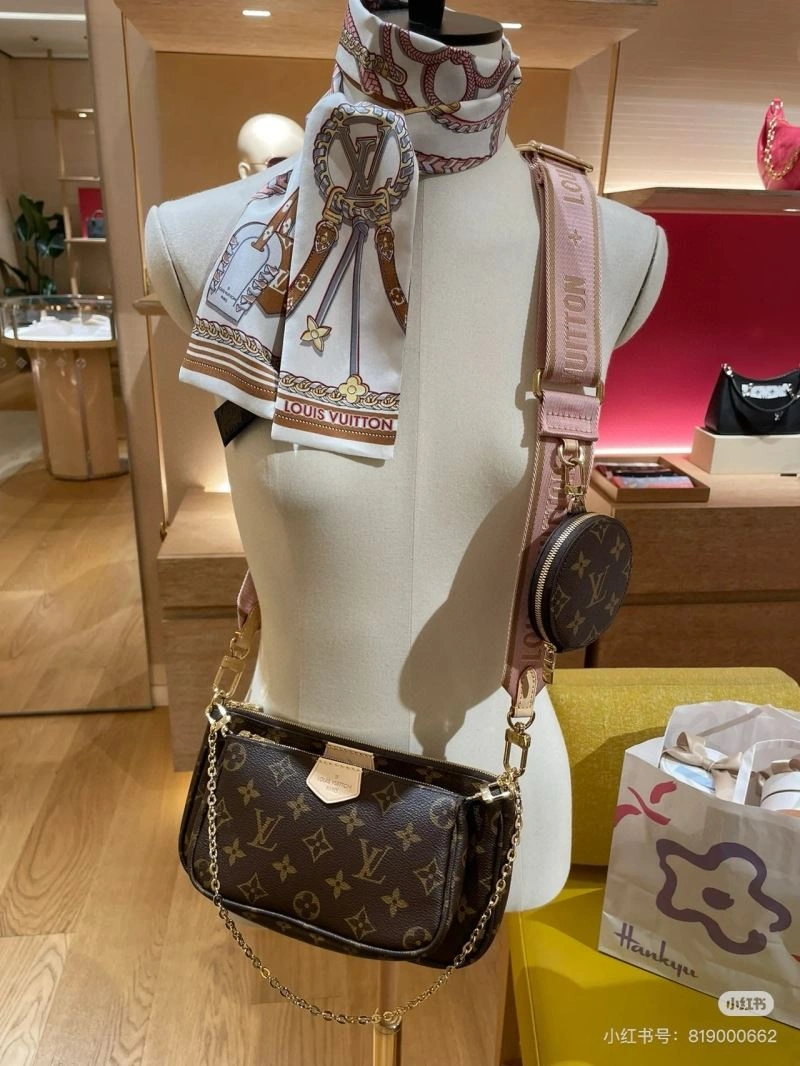 Sporty Louis Vuitton Silk 272057