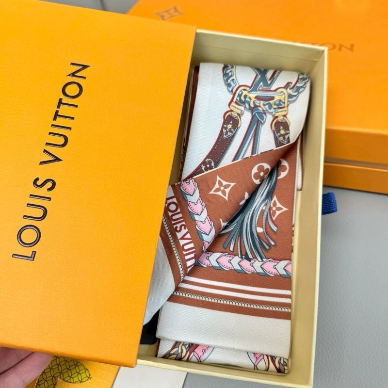 Sporty Louis Vuitton Silk 272057