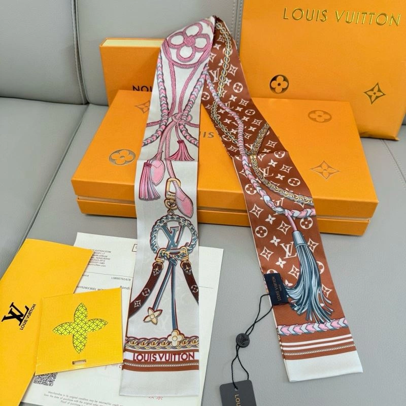 Sporty Louis Vuitton Silk 272057