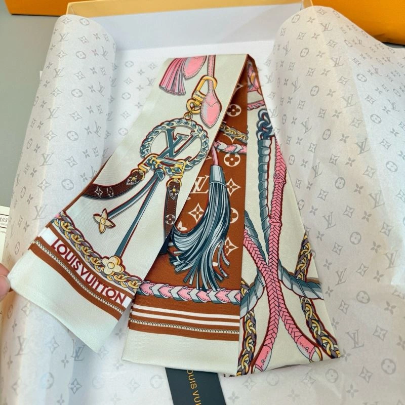 Sporty Louis Vuitton Silk 272057
