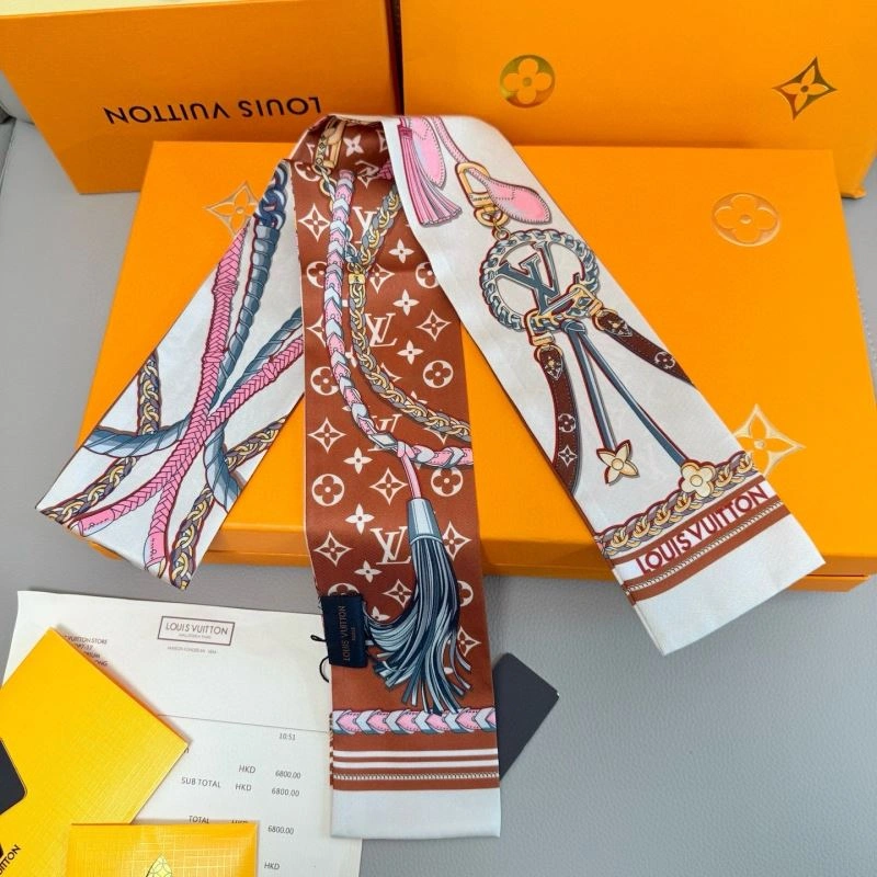 Sporty Louis Vuitton Silk 272057