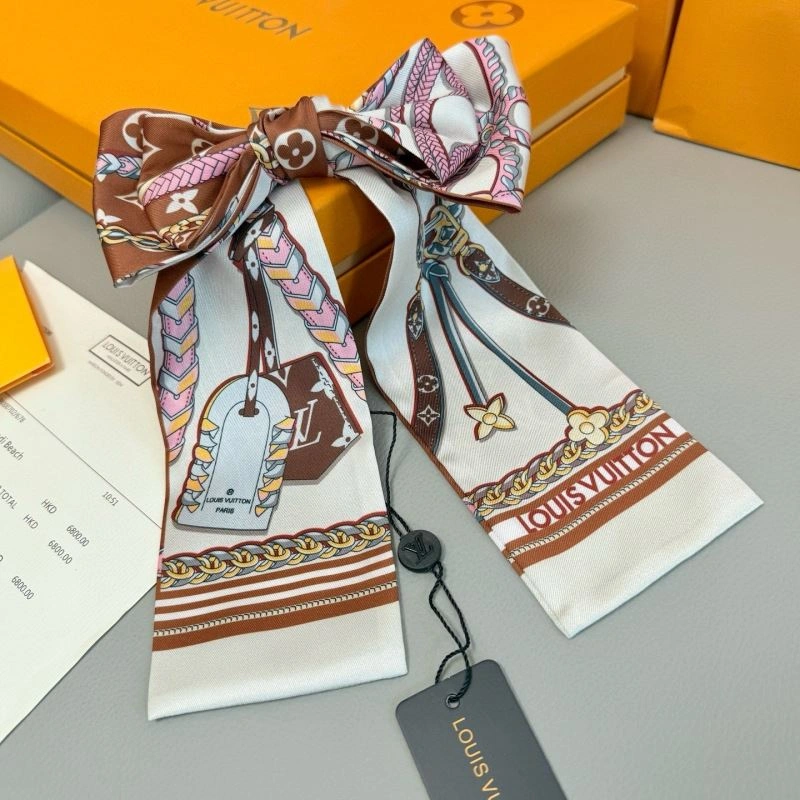 Sporty Louis Vuitton Silk 272057