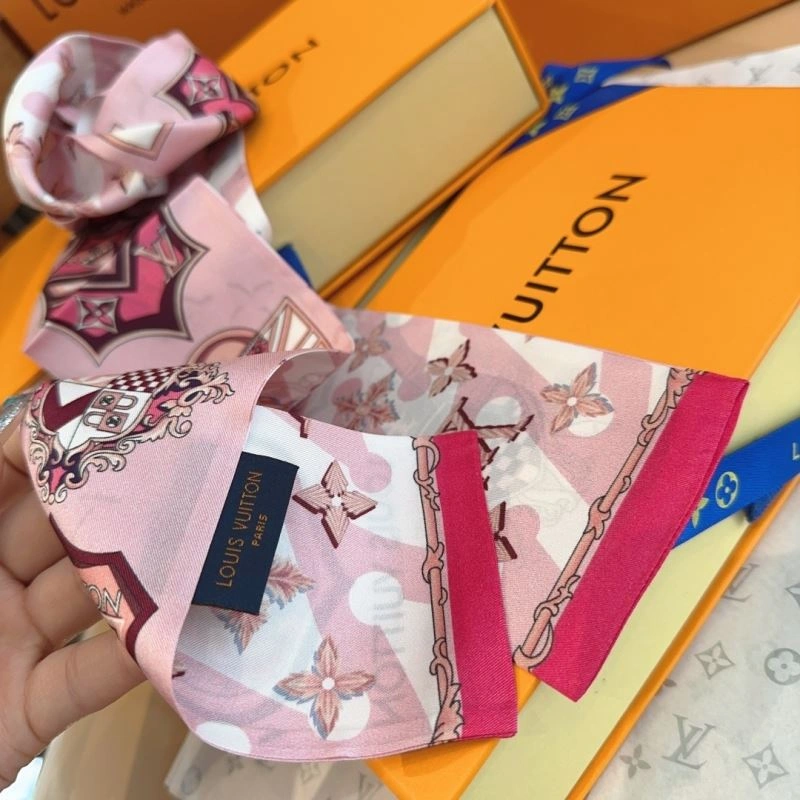Refined Louis Vuitton Silk 272061
