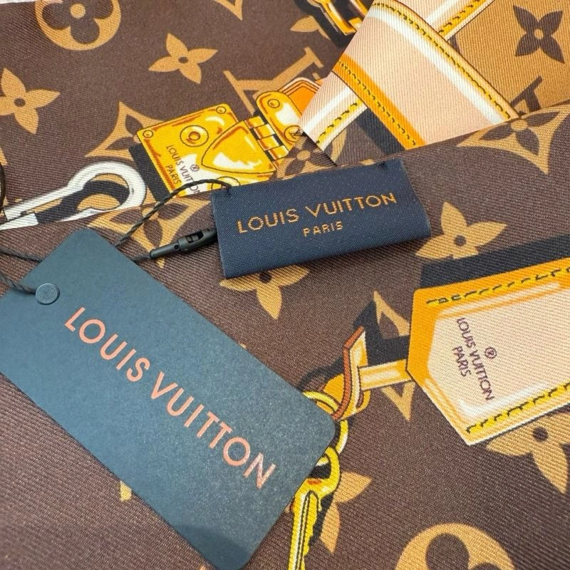 Louis Vuitton Silk HighPerformance 272028