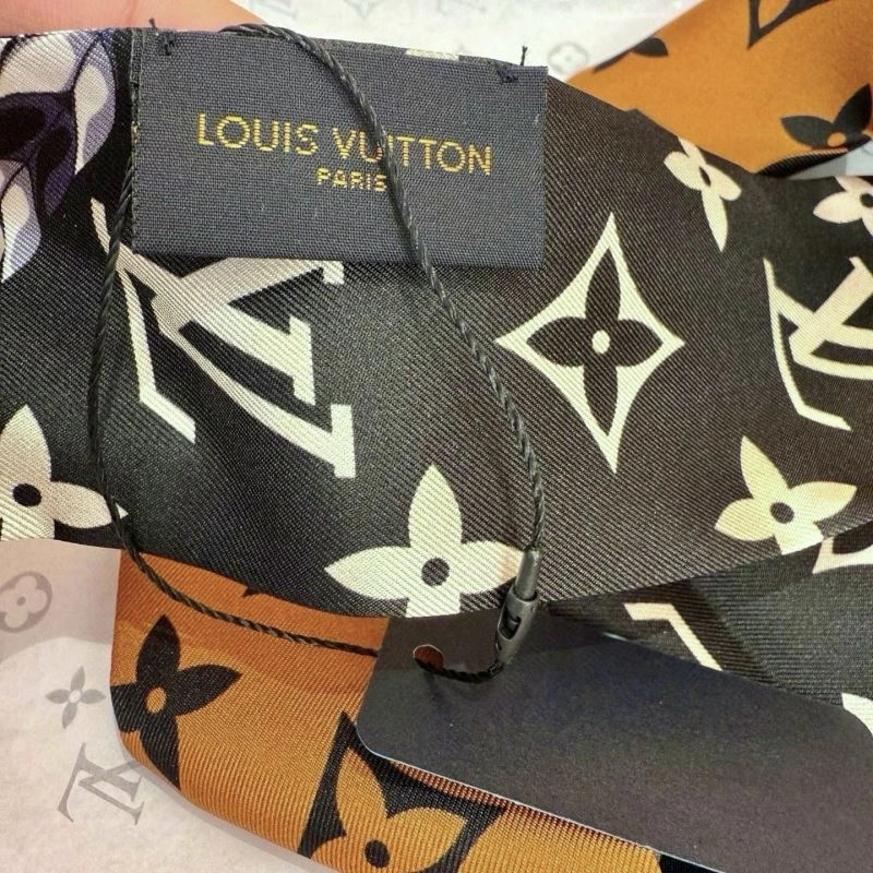 Original Louis Vuitton Silk 272036
