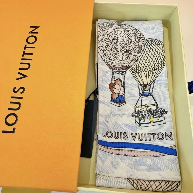 Louis Vuitton Silk Supportive 272030