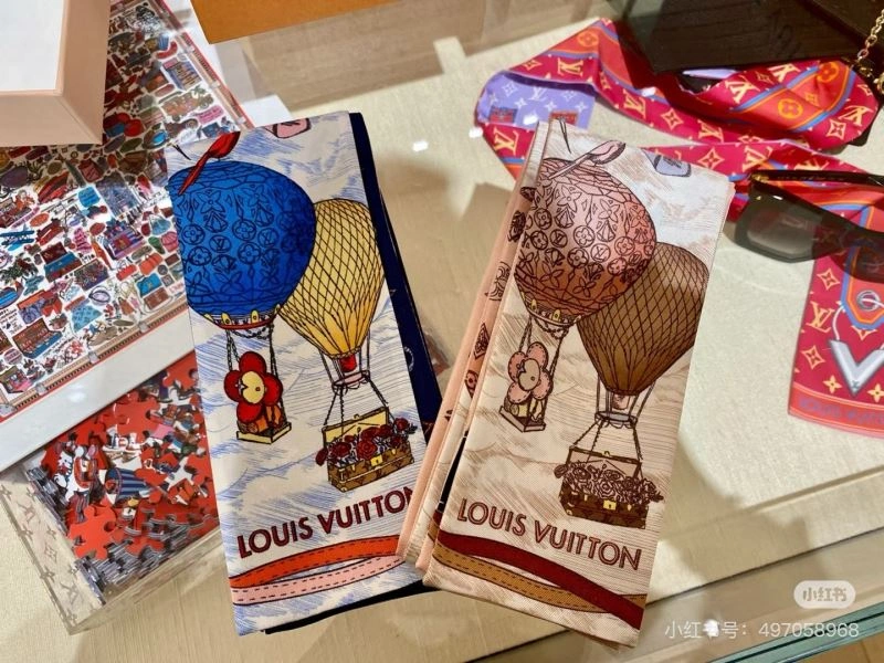 Louis Vuitton Silk Colorful 272034