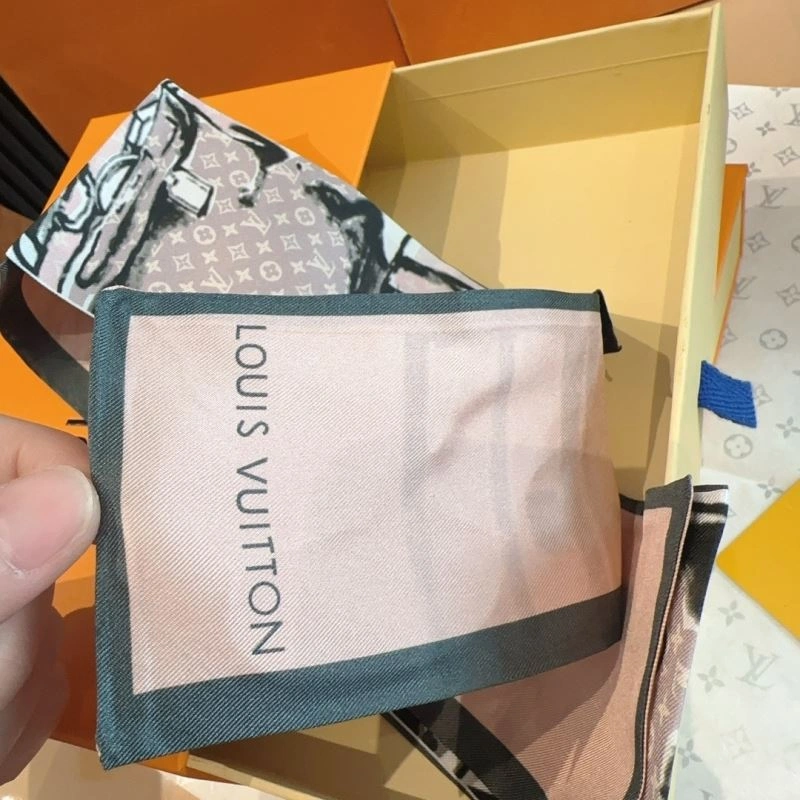 Louis Vuitton Silk SunProtective 272029