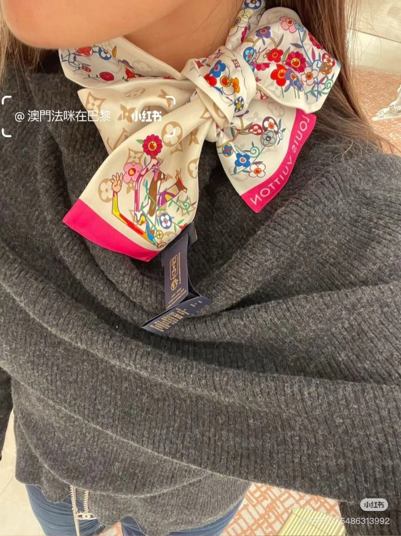 Compact Louis Vuitton Silk 272039