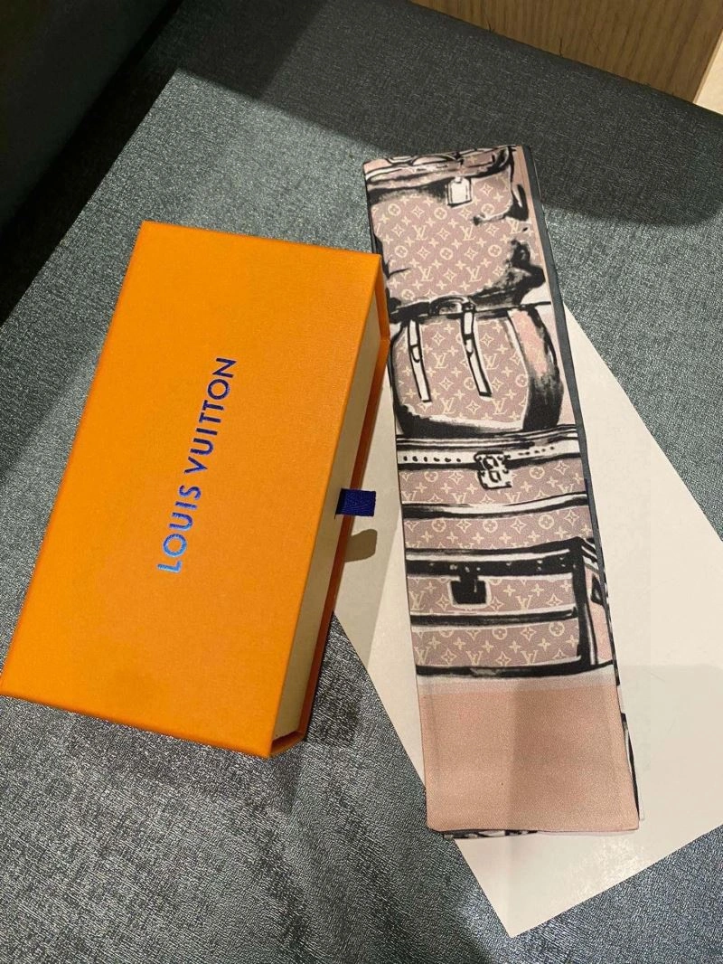 Louis Vuitton Silk Refined 272470