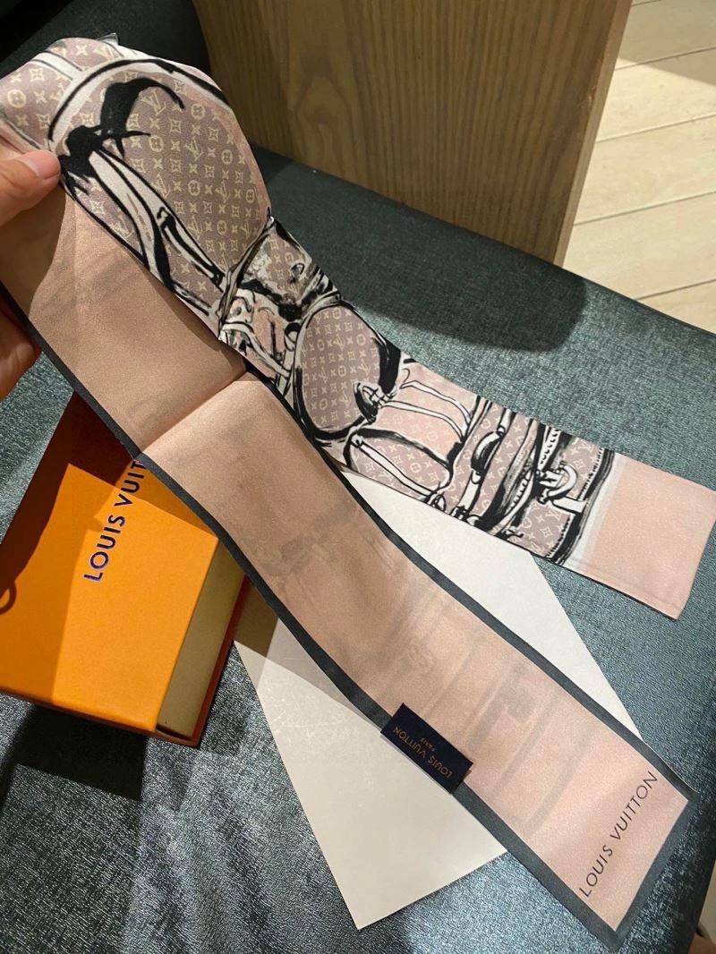 Louis Vuitton Silk Refined 272470