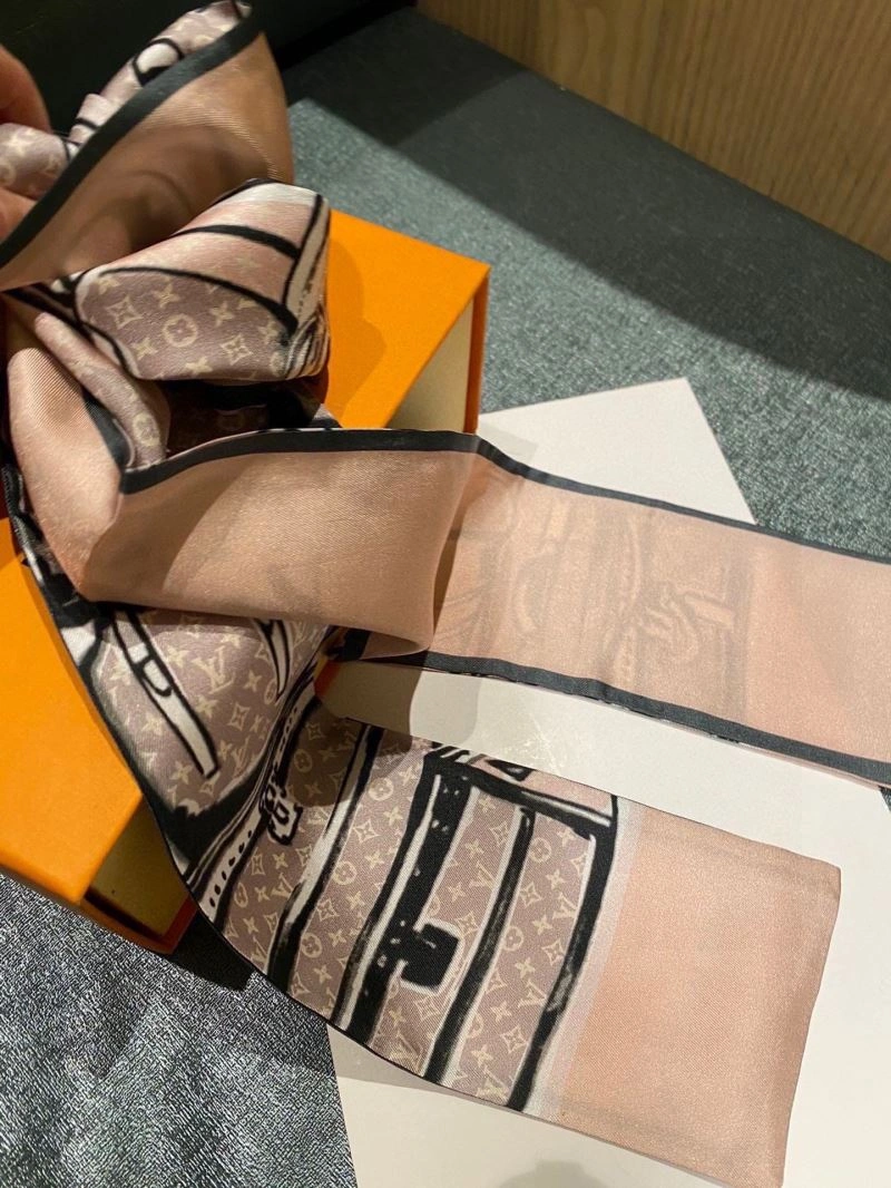 Louis Vuitton Silk Refined 272470